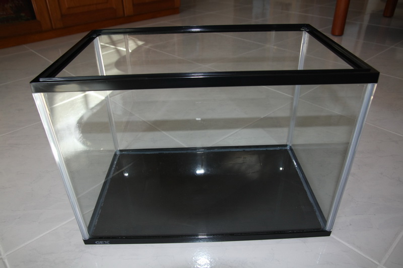 GEX Tank (L-size - 40cm x 28cm x 29cm)